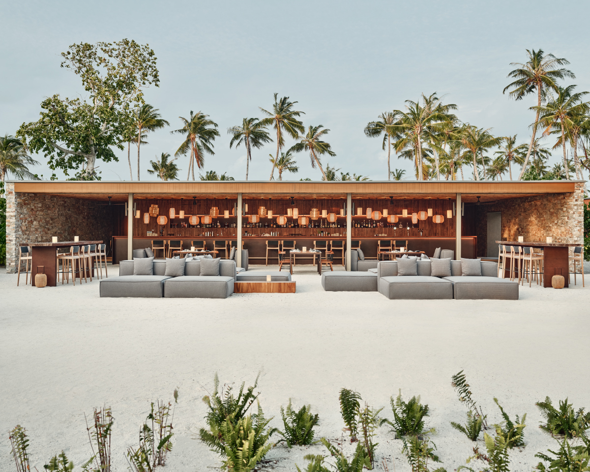 Beach Bar Maldives | Drinks by Fari Beach Club | Patina Maldives, Fari  Islands