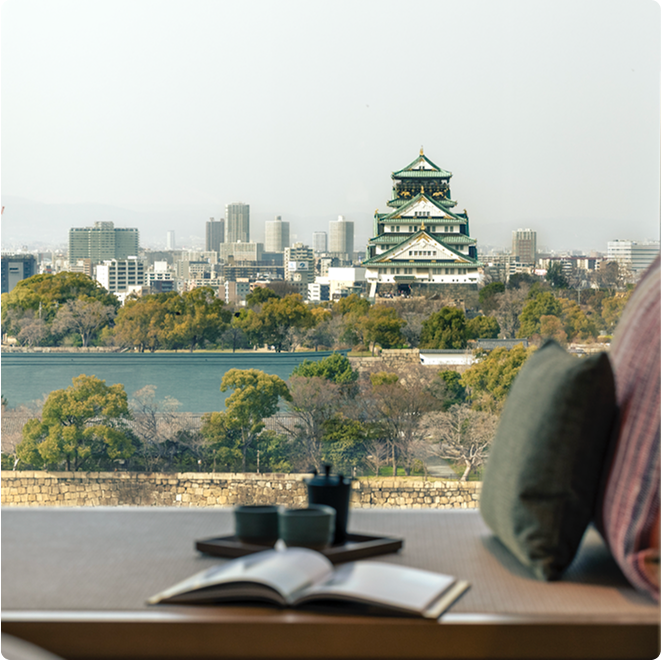 멀리 보이는 오사카성.