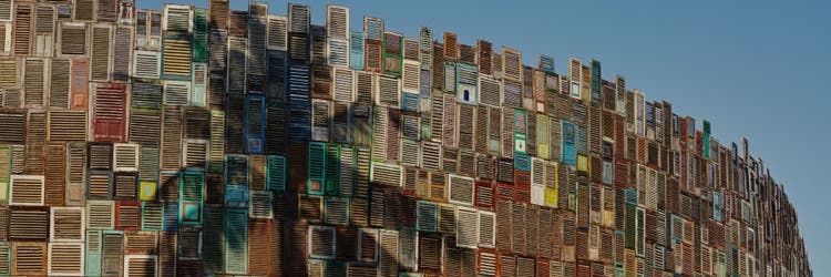 パティーナ大阪 ソナタバー内観 スピーカーウォール オレンジ照明